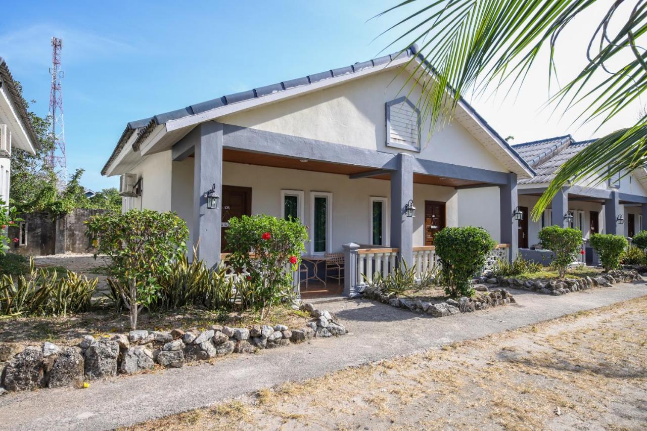 Oyo 89679 Dream Garden Resort Ayer Hangat Exterior photo