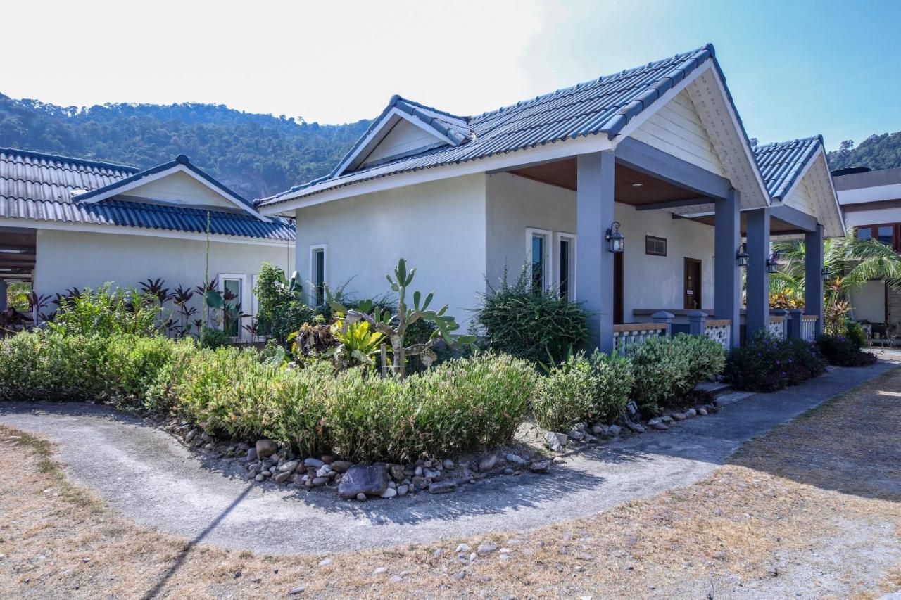 Oyo 89679 Dream Garden Resort Ayer Hangat Exterior photo