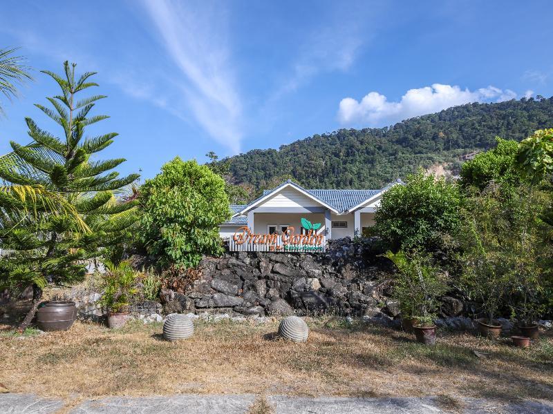 Oyo 89679 Dream Garden Resort Ayer Hangat Exterior photo